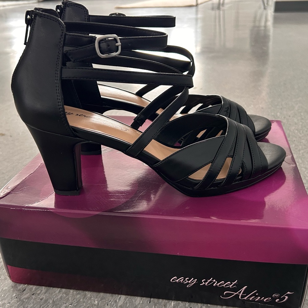 Easy Street Alive 5 - Crissa Shoes  size 12.